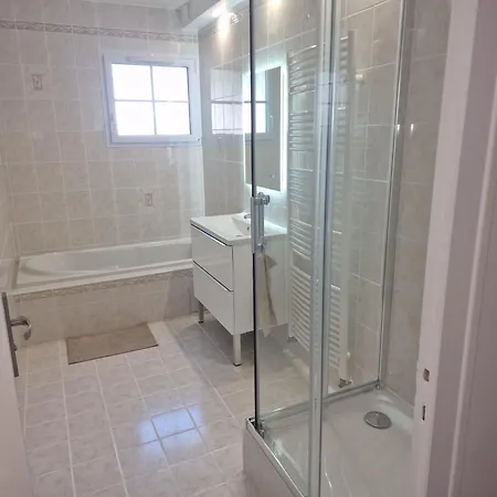 Les Pins Grand Duplex T5 Avec Jardin Les Plages A Pied Апартаменты *