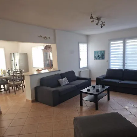 Les Pins Grand Duplex T5 Avec Jardin Les Plages A Pied פורנישי
