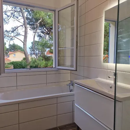 Апартаменты Les Pins Grand Duplex T5 Avec Jardin Les Plages A Pied